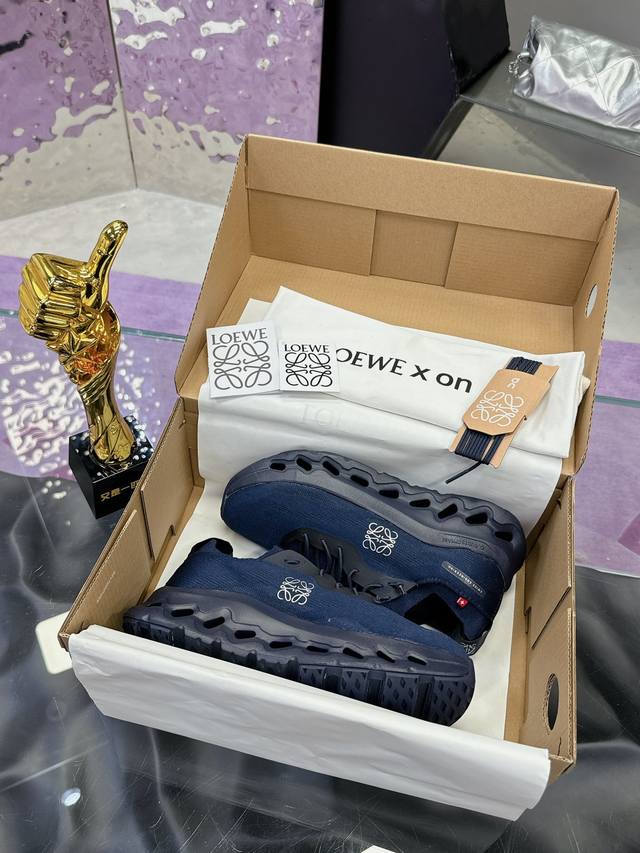 工厂价： 最新运动鞋 全套包装舒适度百分百 时尚又运动 众多明星同款 时尚界的一款联名爆款爆动时尚圈 Loewe X On昂跑cloudtilt 罗意威 联名轻