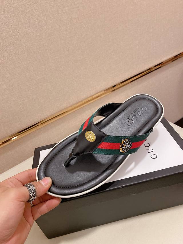Gucci古奇拖鞋 男鞋高端品牌 官网1:1最新力作：原版开模定制，面料釆用进口原版材料制作，升级版大底，更轻便，防滑。市场顶级品质，简单不失品味，潮人必备，时