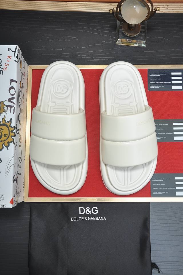 出厂价 D&G 高端品质 商品商标：Dg 杜嘉班* 拖鞋， 商品材料：鞋面进口牛皮 原版气垫大底 正码码数: 38-45 - 点击图像关闭