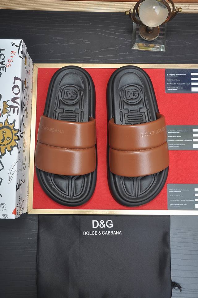 出厂价 D&G 高端品质 商品商标：Dg 杜嘉班* 拖鞋， 商品材料：鞋面进口牛皮 原版气垫大底 正码码数: 38-45