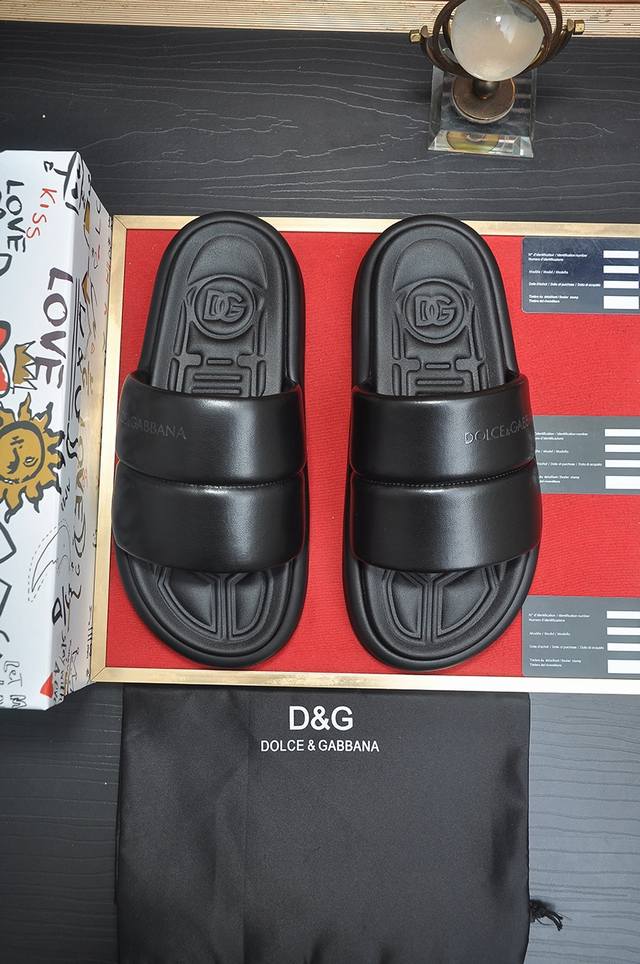 出厂价 D&G 高端品质 商品商标：Dg 杜嘉班* 拖鞋， 商品材料：鞋面进口牛皮 原版气垫大底 正码码数: 38-45