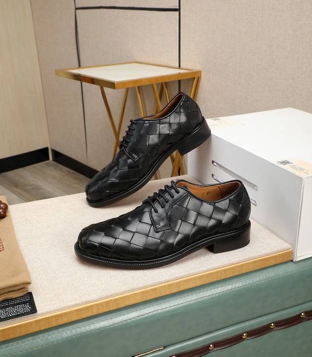 出厂价 顶级品质 Bottega Veneta官网同步最新款 顶级版市场最高版本的bv商务皮鞋， 接受材质对比 鞋型对比 工艺对比 实用又有质感 百搭适用任何场 - 点击图像关闭