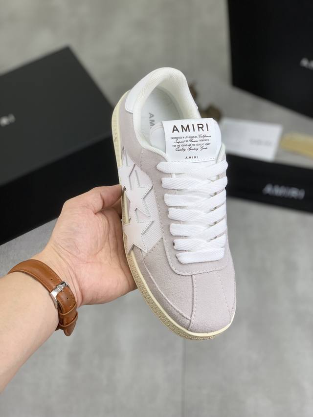 工厂价 高版本 Amiri埃米尔 最新款2044Ss新款情侣休闲运动鞋，经典的鞋身loogo标志，让流行元素和品牌融为一体让时尚更为耀眼。鞋面采用经典配色进行拼 - 点击图像关闭