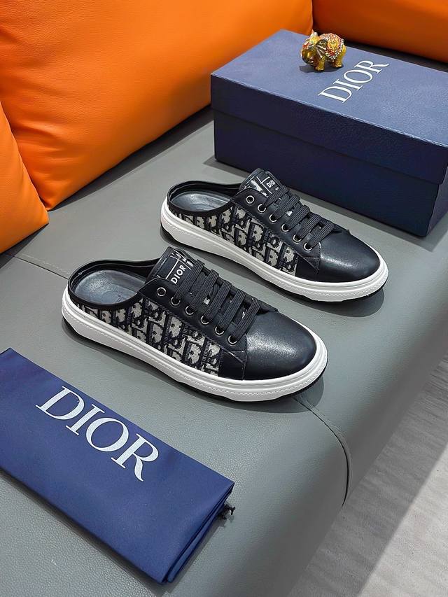 商品名称：Dior 迪奥 正规码数: 38-44 半拖 商品材料：精选 牛皮鞋面，柔软羊皮内里；原厂大底。