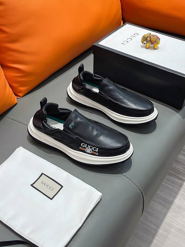 商品名称：Gucci 古驰 正规码数: 38-44 套脚鞋 商品材料：精选 牛皮鞋面，柔软羊皮内里；原厂大底。