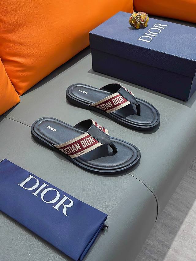 商品名称：Dior 迪奥 正规码数: 38-44 拖鞋 商品材料：精选进口原版面料，原厂特供原版底。