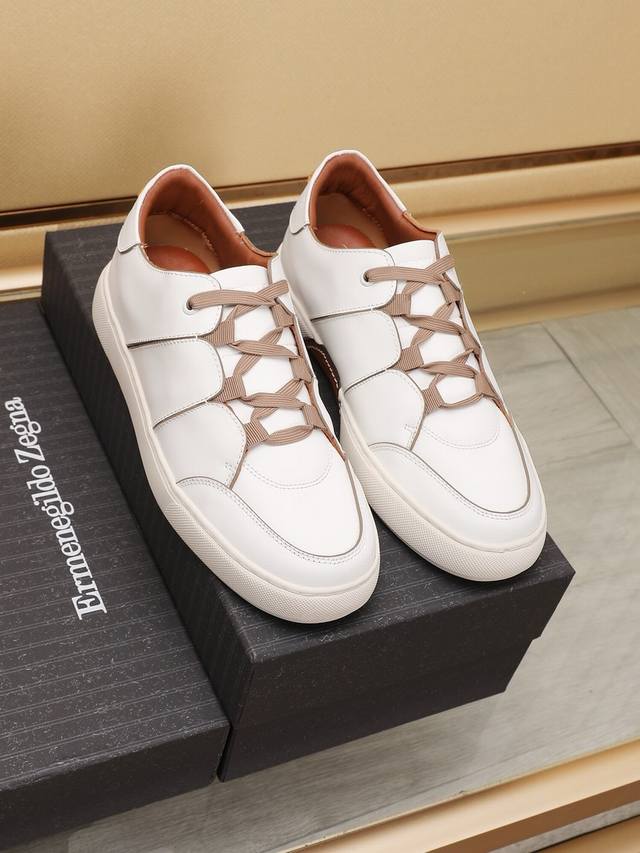 Zegna杰尼亚 专柜经典休闲鞋，以细节和创造力赢得世界公认的顶级品牌，细节彰显出传统的手工缝迹。成功男士必备单品以柔软原版牛皮打造鞋面。头层羊皮内里，柔软而有