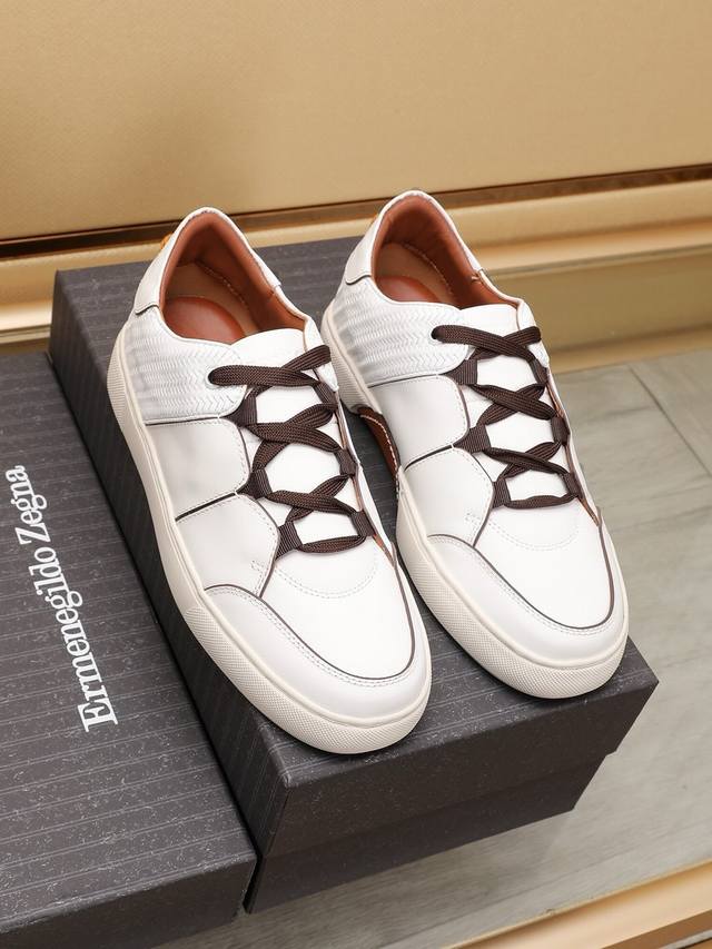 Zegna杰尼亚 专柜经典休闲鞋，以细节和创造力赢得世界公认的顶级品牌，细节彰显出传统的手工缝迹。成功男士必备单品以柔软原版牛皮打造鞋面。头层羊皮内里，柔软而有