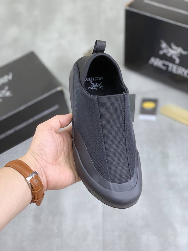 工厂价 实价 始祖鸟全新鞋款 终于在近期正式上线了，目前已经登陆欧美等地进行发布 Vertex Alpine型号搭配双中底，有着不错的舒适性和稳定性，其鞋面采用 - 点击图像关闭