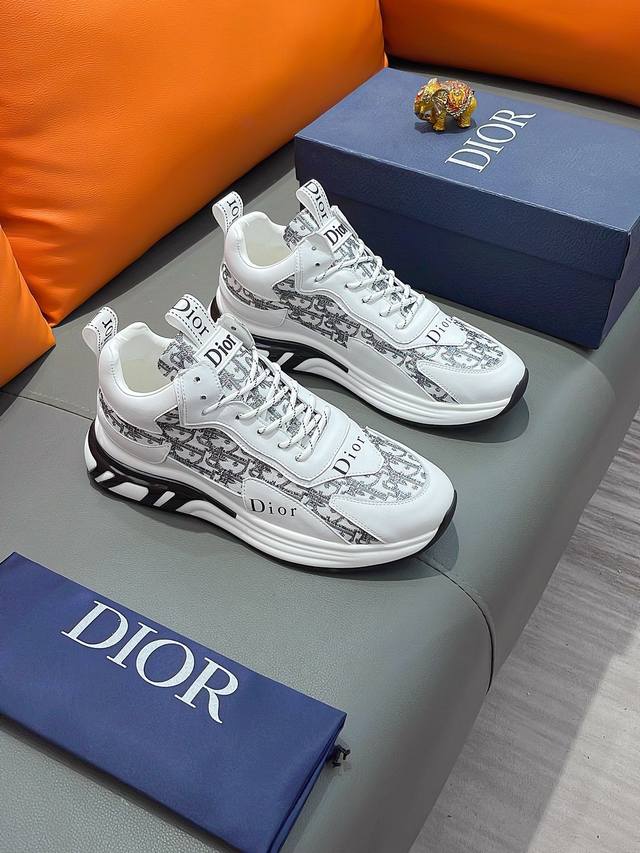 商品名称：Dior 迪奥 正规码数: 38-44 休闲鞋 商品材料：精选 牛皮鞋面，柔软羊皮垫脚；原厂特供大底。