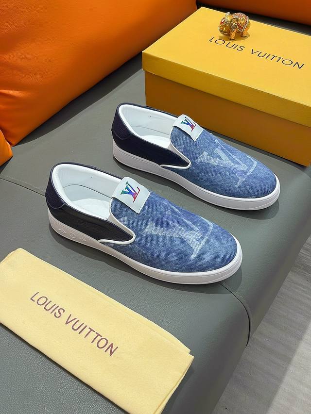 商品名称：Louis Vuitton 路易 威登 正规码数: 38-44 套脚鞋 商品材料：精选 牛皮鞋面，柔软羊皮内里；原厂大底。