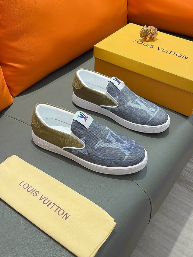 商品名称：Louis Vuitton 路易 威登 正规码数: 38-44 套脚鞋 商品材料：精选 牛皮鞋面，柔软羊皮内里；原厂大底。
