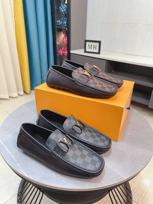 出厂价 Louis Vuitton Lv豆豆鞋系列，选用皮料均是进口牛皮压纹版型设计奢华大气，完美诠释品牌奢华风格鞋面采用牛皮搭配进口真皮内里，看质量说话，码数