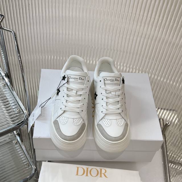 Dior迪奥 最新star系列 五角星 厚底 松糕鞋 休闲 运动鞋 小白鞋 原版购入开发 做货 这款 Dior Star 运动鞋是二零二四秋季新品，以时髦风格丰