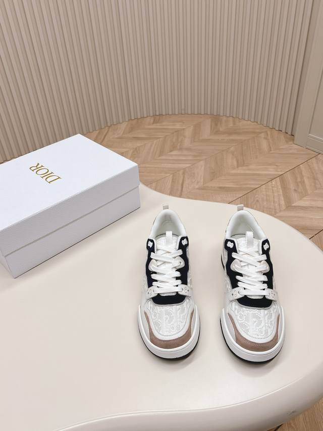 Dior迪奥24新款one系列 小白鞋 休闲 运动鞋 板鞋 原版购入开发 做货 本季新款 Dior One 运动鞋时尚现代，彰显 Dior 的精湛工艺。采用白色