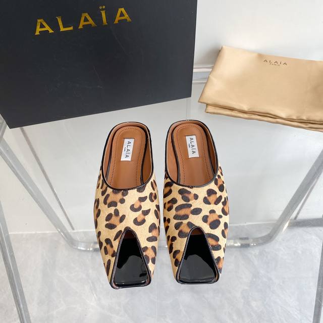 Alaia 24Ss春夏新款法式仙女鱼嘴金属扣平底拖鞋 原版购入法国一线奢侈品牌alaia品牌源自其创始人，Azzedine Alaia是上世纪80 年代“超紧 - 点击图像关闭