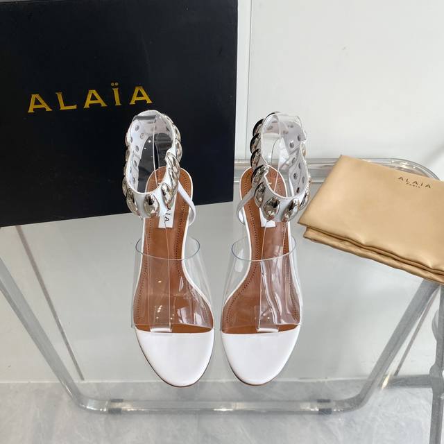 Alaia 24Ss春夏新款法式仙女胶片金属扣高跟凉鞋 原版购入法国一线奢侈品牌alaia品牌源自其创始人，Azzedine Alaia是上世纪80 年代“超紧