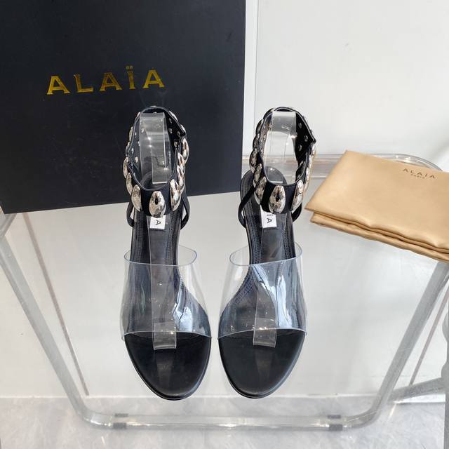 Alaia 24Ss春夏新款法式仙女胶片金属扣高跟凉鞋 原版购入法国一线奢侈品牌alaia品牌源自其创始人，Azzedine Alaia是上世纪80 年代“超紧