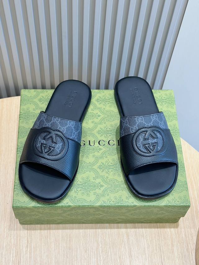 G家 真皮底p: Size:39-44 38.45定做 Gucci Lido男士互扣式双g拖鞋 设计灵感源自意大利海岸的夏日风情和海滩俱乐部。经典造型经gucc