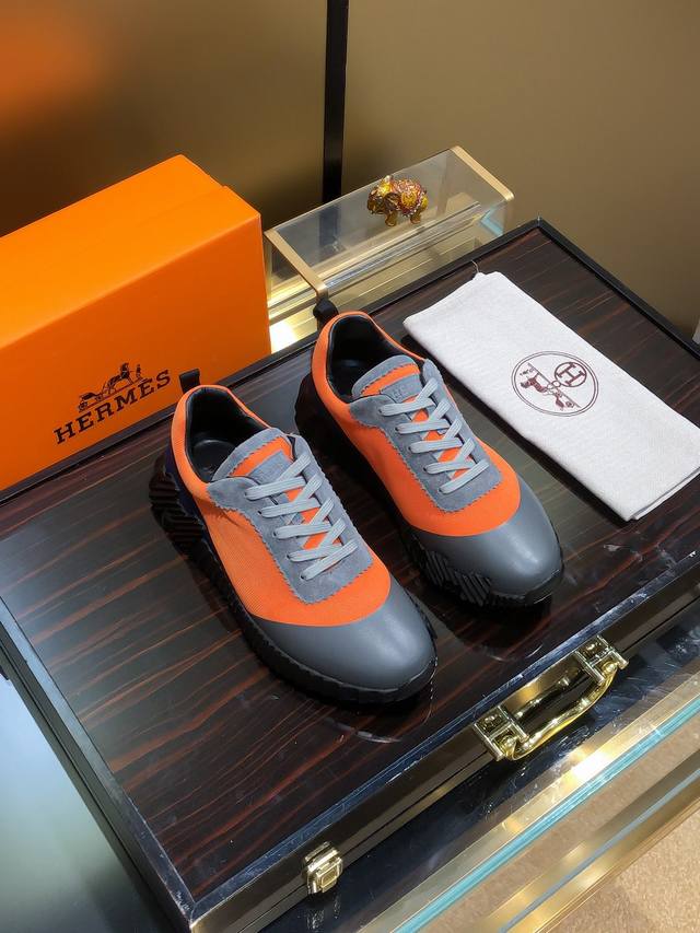 商品名称：Hermes 爱马仕 正规码数: 38-44 休闲鞋 商品材料：精选 牛皮鞋面，舒适羊皮内里；原厂大底。