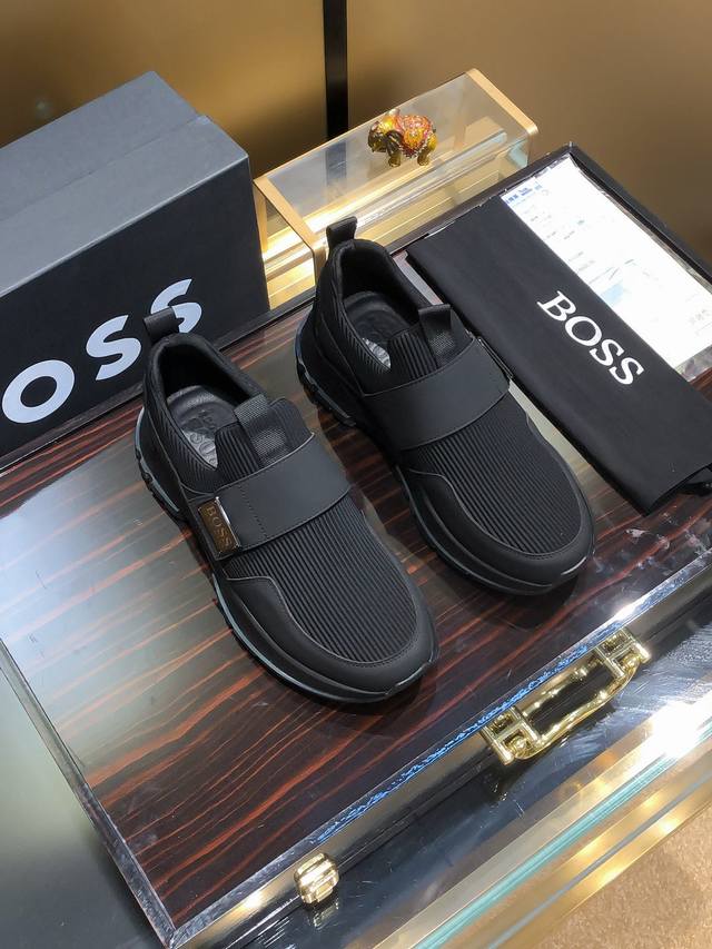 商品名称：Boss 波士 正规码数: 38-44 套脚鞋 商品材料：精选 飞织鞋面，柔软羊皮垫脚；原厂特供大底。