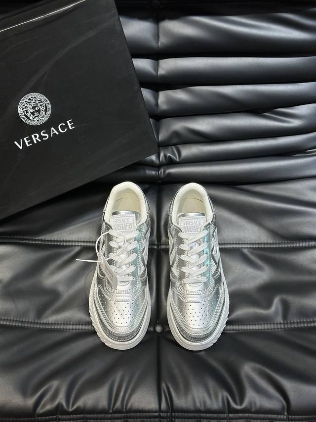 Versace Odissea 艺术感超强的飞船鞋，整双鞋很具备结构感和线条感，干净利落也能让造型充满很强的视觉冲击力，原版开发，私模定制原版大底，请不要拿市面