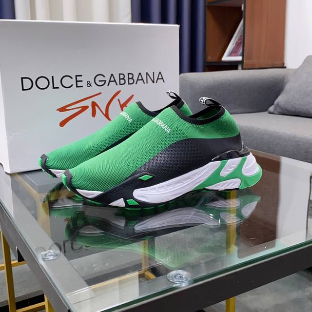 商品商标: Dolce&Gabbana 杜嘉&班纳 正码码数: 35-44 45.46定制 商品材料: 鞋面意大利飞织鞋面羊皮垫，鞋底：原厂特供原版橡胶大底，独