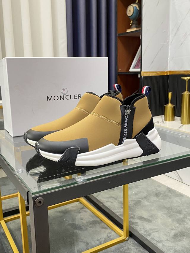 商品商标：Moncler 蒙口 运动鞋 正码码数: 38-45 商品材料: 鞋面意大利原版进口弹力布，进口羊皮垫，鞋底：原厂特供大底。
