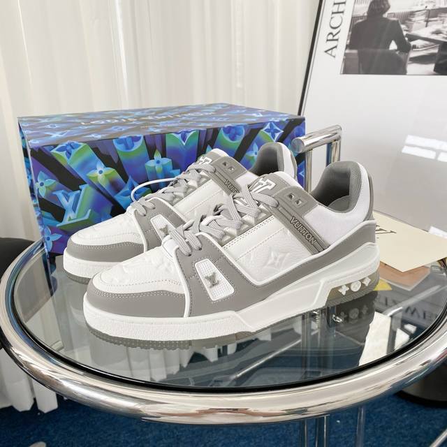 顶级版本 2024最新升级版本 顶级版本原版复刻louis Vuitton Lv Trainer 运动鞋是路易威登艺术总监virgil Abloh对复古篮球鞋的