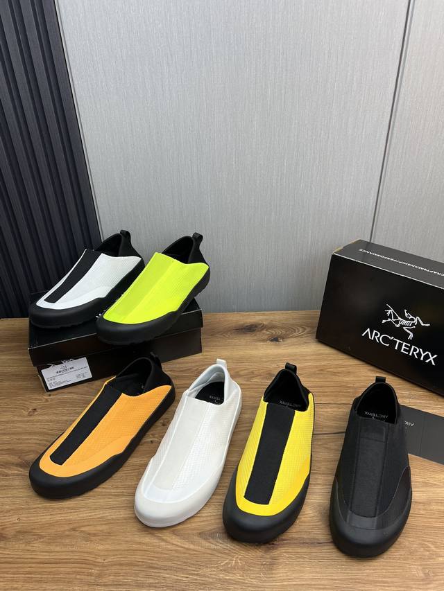 工厂价 始祖鸟全新鞋款 终于在近期正式上线了，目前已经登陆欧美等地进行发布 Vertex Alpine型号搭配双中底，有着不错的舒适性和稳定性，其鞋面采用 Co