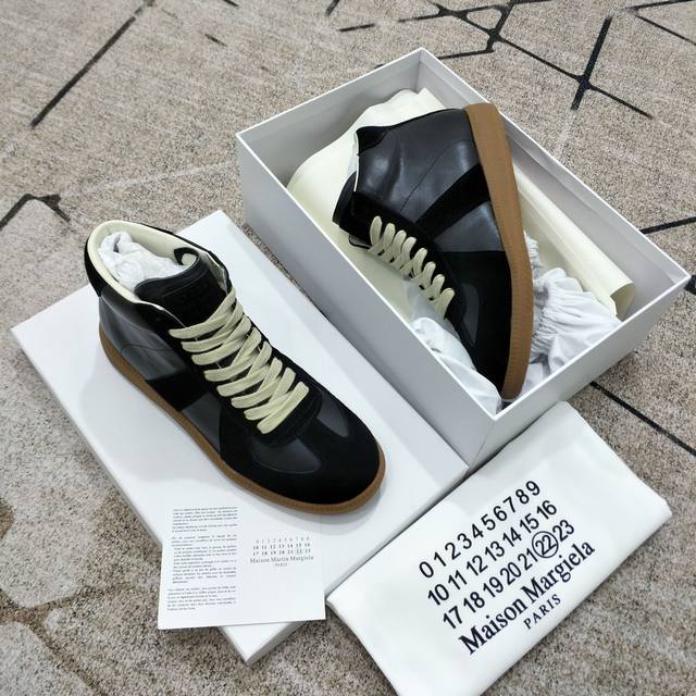 工厂价： 高帮 高版本 Maison Margiela Mm6德训休闲鞋鬼才设计师品牌，一个轻奢品牌上脚很百搭哦，也很随脚舒适，这一款德国训练鞋延续了经典的t形