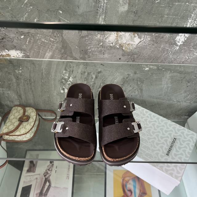 情侣款dior X Birkenstock 全球限量联名款这两个品牌刚出联名我就心动了，代购找很久才买到货，真的一鞋难求，真的超级好看，姐妹们给我冲码数:35-