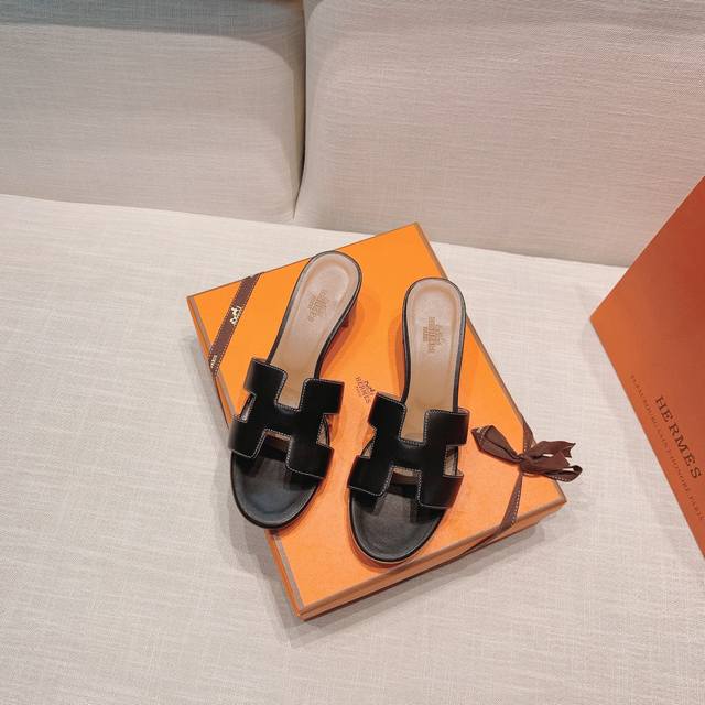 2021光面皮系列全新改版 Hermès 包装升级，版型做工材料升级。 Hermes市场最高版本纯手工鞋 顶级产品爱马仕拖鞋 经典之最，真正的手工鞋，连针线走线