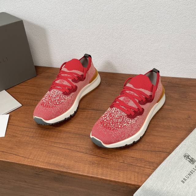 编码:批 Brunello Cucinelli Bc新款男士棉质针织休闲运动鞋 Brunello Cucinelli的经典纱线激发了这款运动鞋的精致与运动品味。
