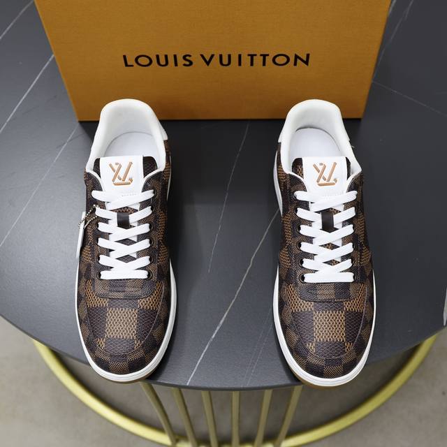 出厂价： 顶级原单 品牌： Louis Vuitton Lv.路易威登 材质： 原工厂牛皮材料 1：1原板大底 舒适内里 款式类型：休闲运动 板鞋 等级：专柜品
