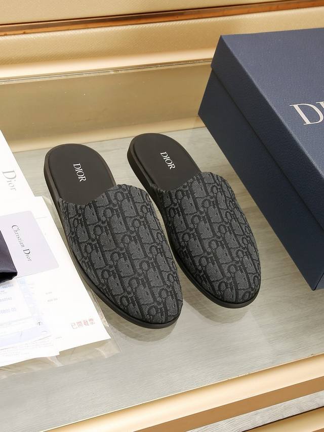 工厂 Dior 迪奥包头鞋半托官网1:1开模定制，升级版大底，更轻便，防滑。鞋面品牌图腾布匹，品牌组合大底市场顶级品质，时尚主打潮流，百搭爆款，简单不失品味，码