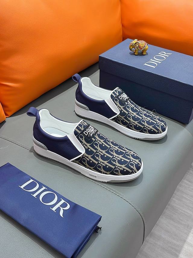 商品名称：Dior 迪奥 正规码数: 38-44 套脚鞋 商品材料：精选 牛皮鞋面，柔软羊皮内里；原厂大底。