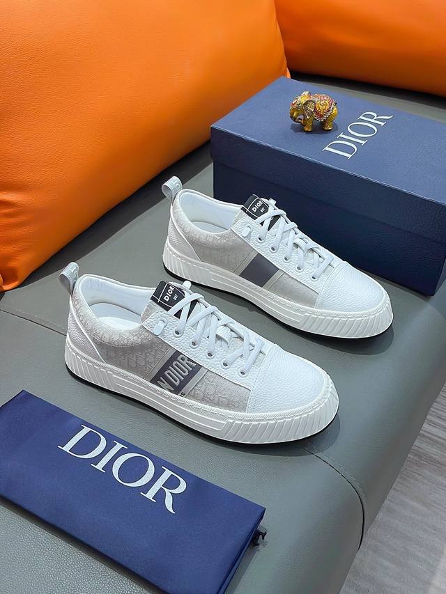商品名称：Dior 迪奥 正规码数: 38-44 休闲鞋 商品材料：精选 牛皮鞋面，柔软羊皮内里；原厂大底。