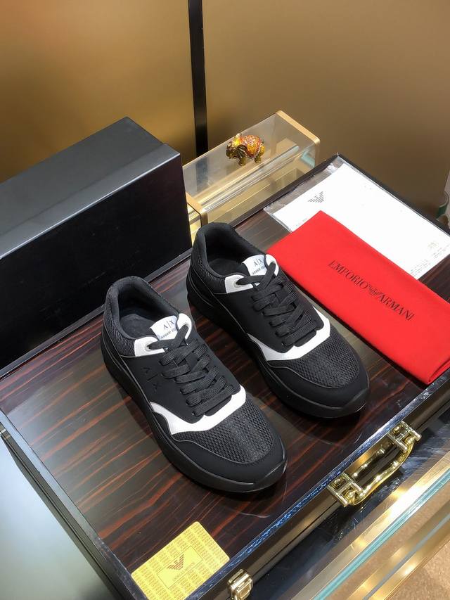 商品名称：Armani 阿玛尼 正规码数: 38-44 休闲鞋 商品材料：精选 牛皮鞋面，柔软羊皮垫脚；原厂特供大底。