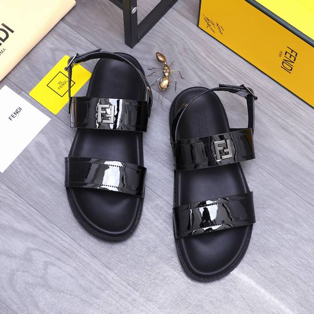 商品商标：Fendi 芬迪 拖鞋 正码码数: 38-44 45订做不退换 商品材料：精选 牛皮鞋面 脚背皮里 原版大底