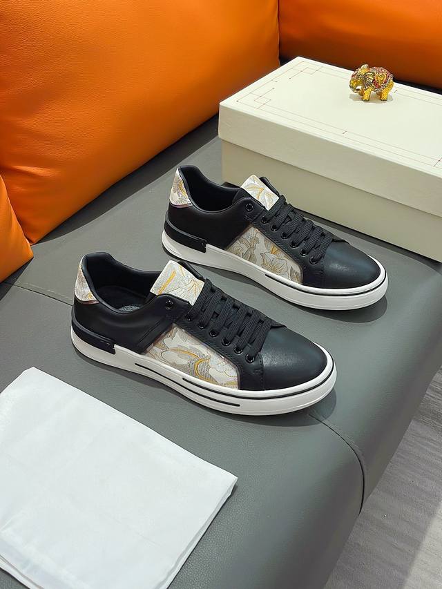 商品名称：Gucci 古驰 正规码数: 38-44 休闲鞋 商品材料：精选 牛皮鞋面，柔软羊皮垫脚，原厂特供大底。