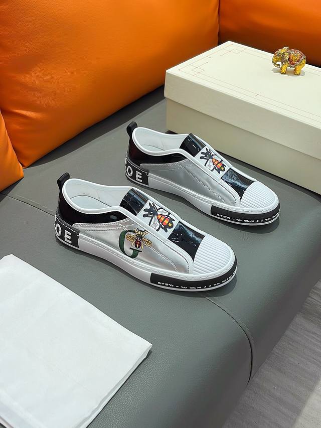 商品名称：Gucci 古驰 正规码数: 38-44 休闲鞋 商品材料：精选 牛皮鞋面，柔软羊皮垫脚，原厂特供大底。