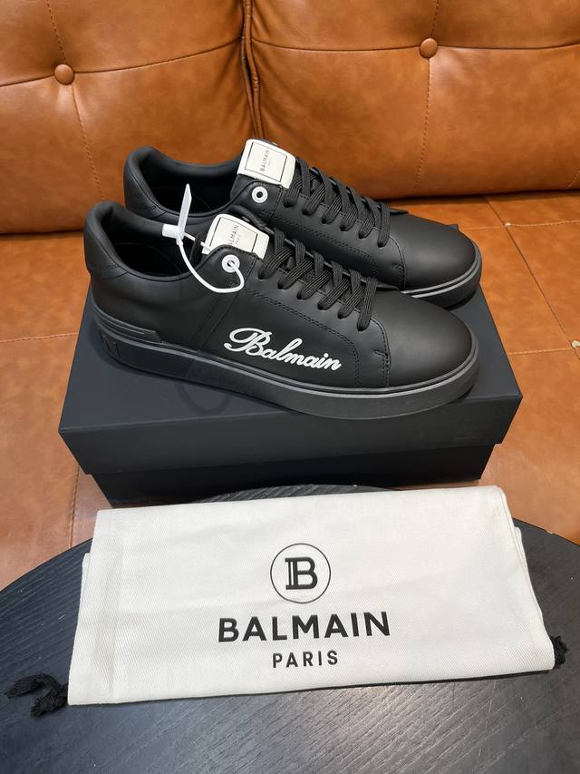 出厂价 实价 巴尔曼balmain 新款男士运动休闲鞋，时尚潮流，内里羊皮上脚非常舒适，极致柔软细腻，搭配巴尔曼专属鸡眼五金扣，流线形男鞋！高档精品别错过！ S