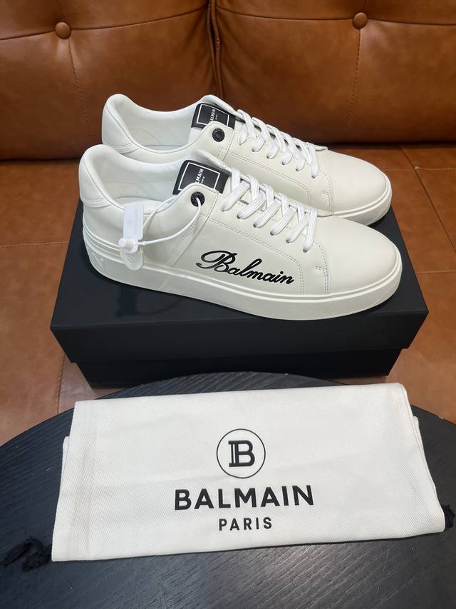 出厂价 实价 巴尔曼balmain 新款男士运动休闲鞋，时尚潮流，内里羊皮上脚非常舒适，极致柔软细腻，搭配巴尔曼专属鸡眼五金扣，流线形男鞋！高档精品别错过！ S