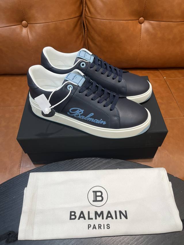 出厂价 实价 巴尔曼balmain 新款男士运动休闲鞋，时尚潮流，内里羊皮上脚非常舒适，极致柔软细腻，搭配巴尔曼专属鸡眼五金扣，流线形男鞋！高档精品别错过！ S - 点击图像关闭