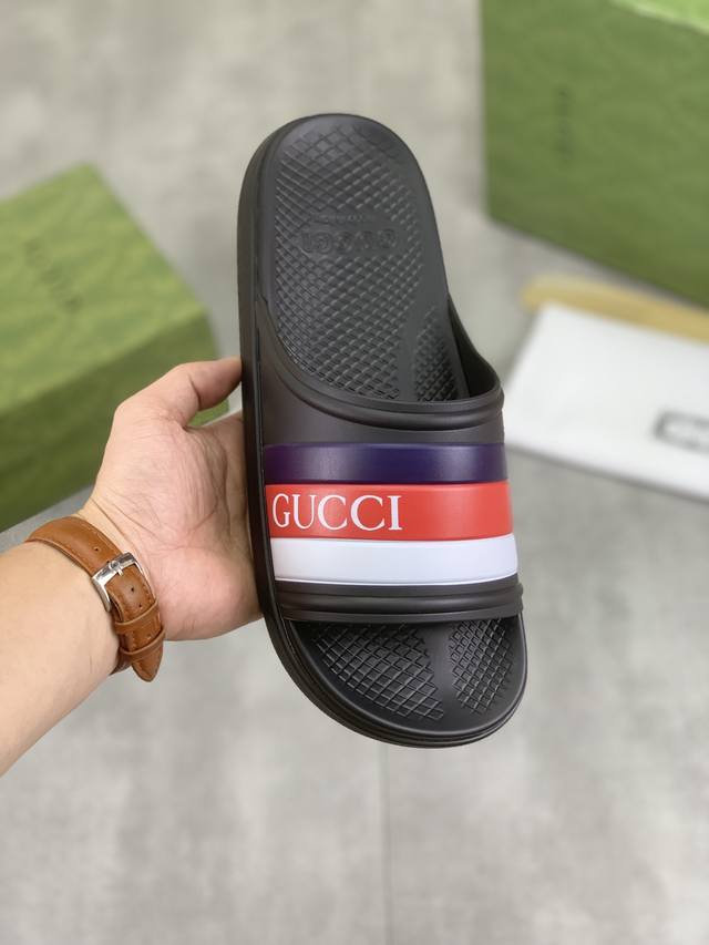 工厂价 实价 Gucci 古奇新款休闲拖鞋，原版官网1:1、完美做工 透射出一种尊贵奢华，于古奇高端超凡工艺中升华其奢侈定义。原版古奇双g组合大底，码数：38-