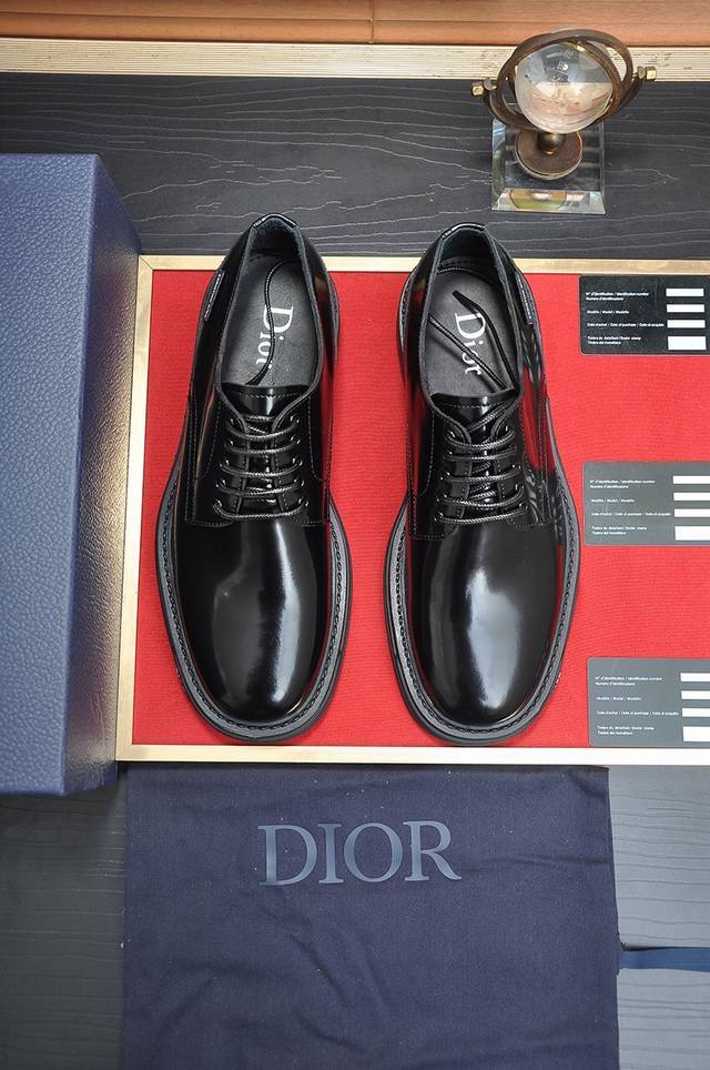 出厂价 Dior 水染牛皮内里 迪奥原版1:1高品质出厂，进口原版料，进口版原牛皮，水染牛皮内里，原版tpu大底，码数:39-44 38.45定做