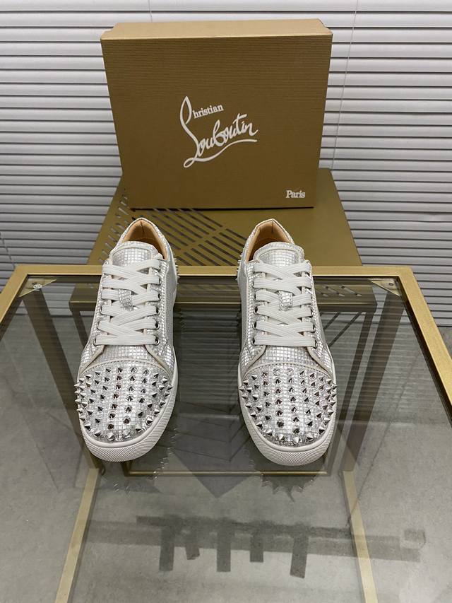 定做款 出厂价 。Christian Louboutin Cl红底鞋 专柜系列，情侣休闲板鞋 独家热款发布活动乳胶垫脚成品大底车线女35-40#男38#-46, - 点击图像关闭