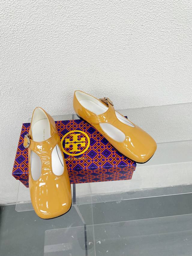 可爱玛丽珍单鞋 Toryburch 走秀款 拖鞋 经典五金系列平底凉鞋 姜黄 高定版 小牛漆皮 更高级油边工艺 话不多说 品质先来 原版1:1开模 原版五金 原