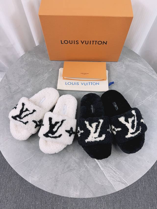 Louis Vuitton 2024新款羊毛拖鞋细柔软羊毛 頂级品质纯皮毛一体直毛打造！超温暖的感觉，穿上仿佛踩在云朵上lv经典老花装饰，精致高级！让这双毛拖身